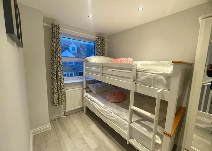 Flat F, 266 Bethnal Green Road