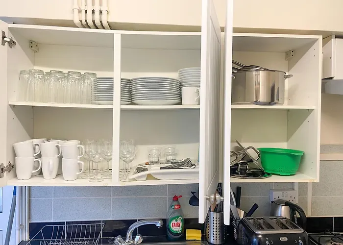 Flat F, 266 Bethnal Green Road