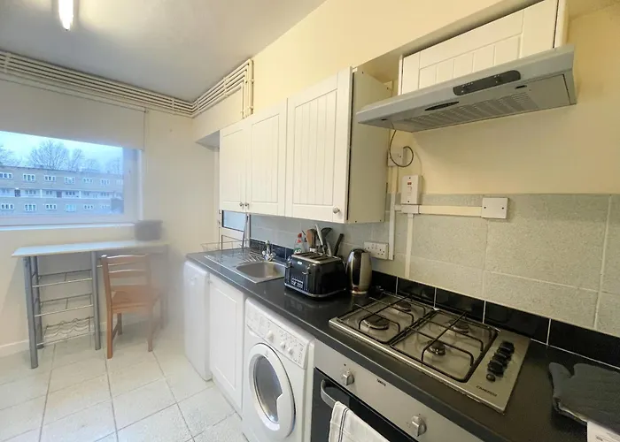 Flat F, 266 Bethnal Green Road